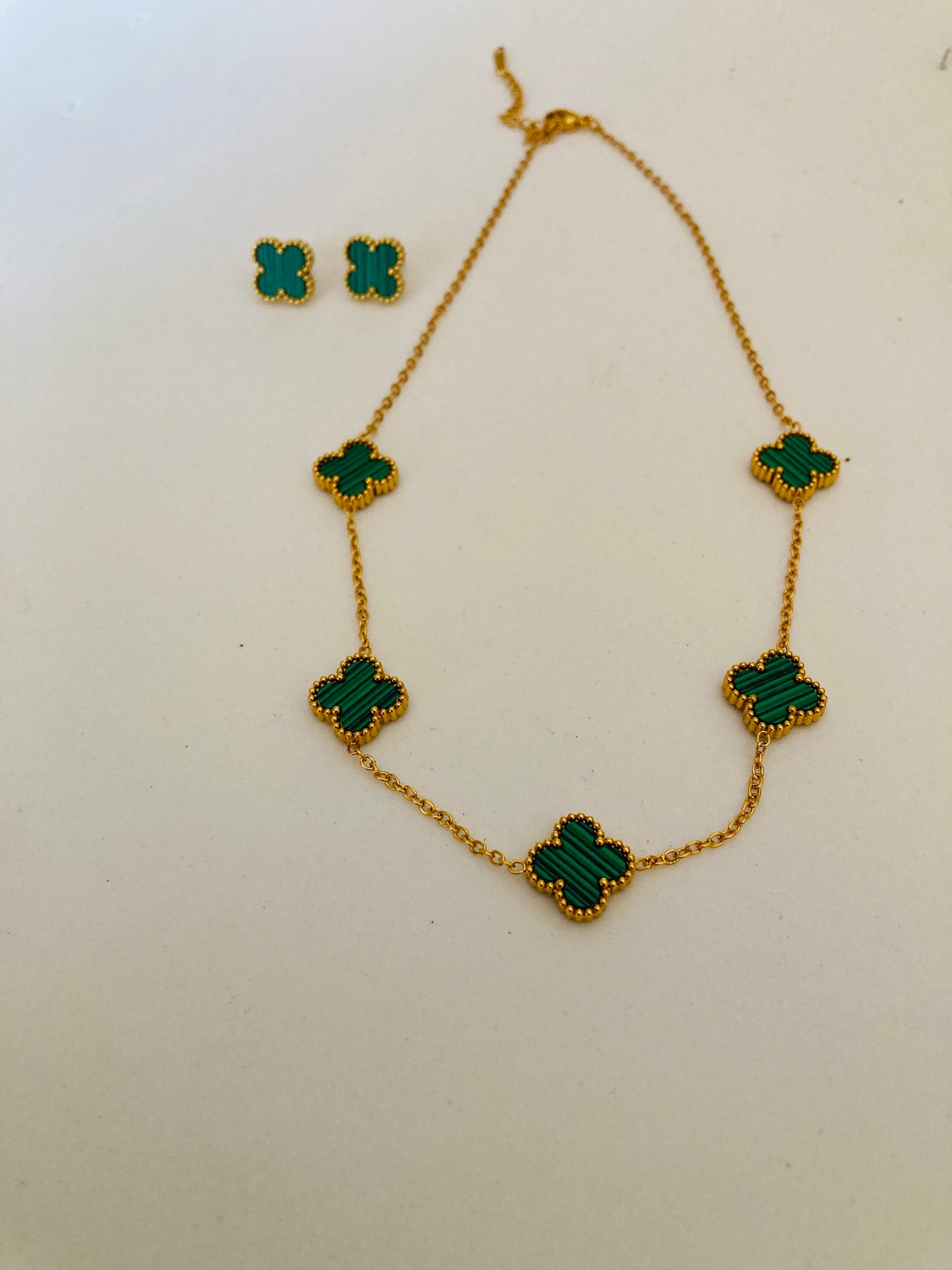 Green arete y collar